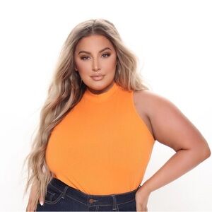 Sleeveless, high neck top